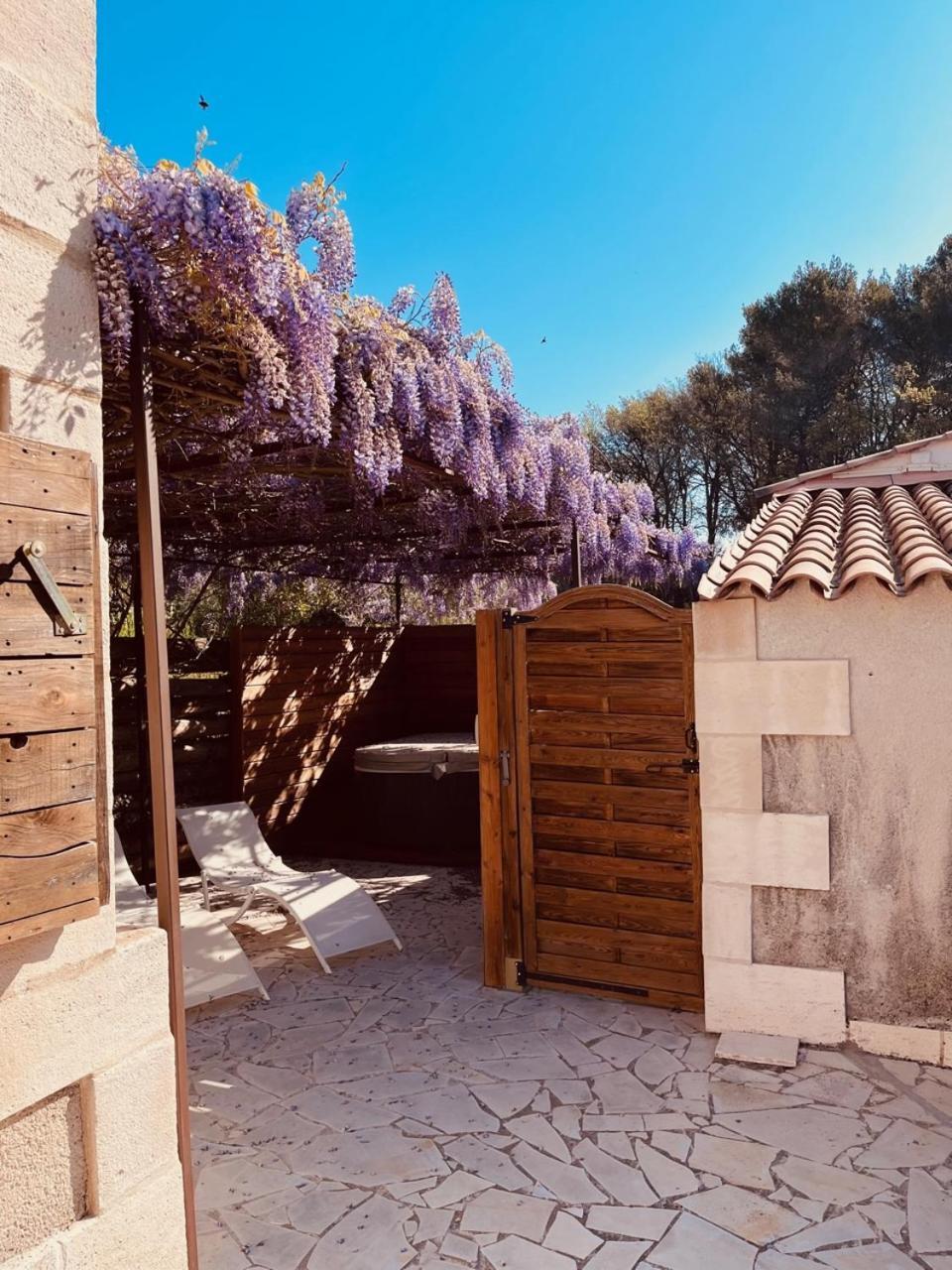 Aparthotel Domaine Amourella Lambesc Pokój zdjęcie
